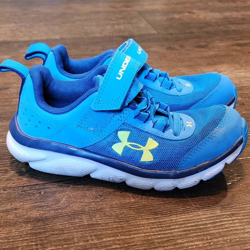 Under armour boys shoes size 11